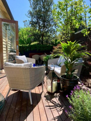The Small House - Mid century gem in wine county's Healesville